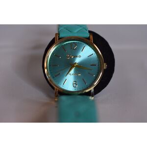 NWOT Geneva Platinum Teal Face/Quilted Faux Leather 8" Band New Battery Watch